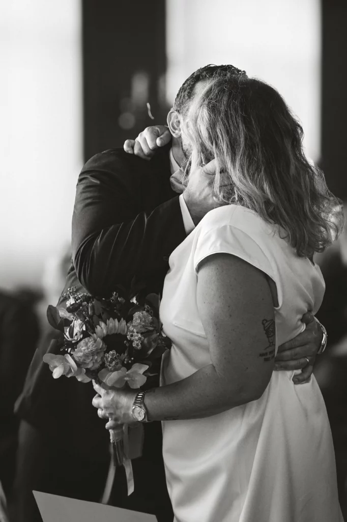 Moment intime lors d’un mariage à Strasbourg capturé par Talou photographe